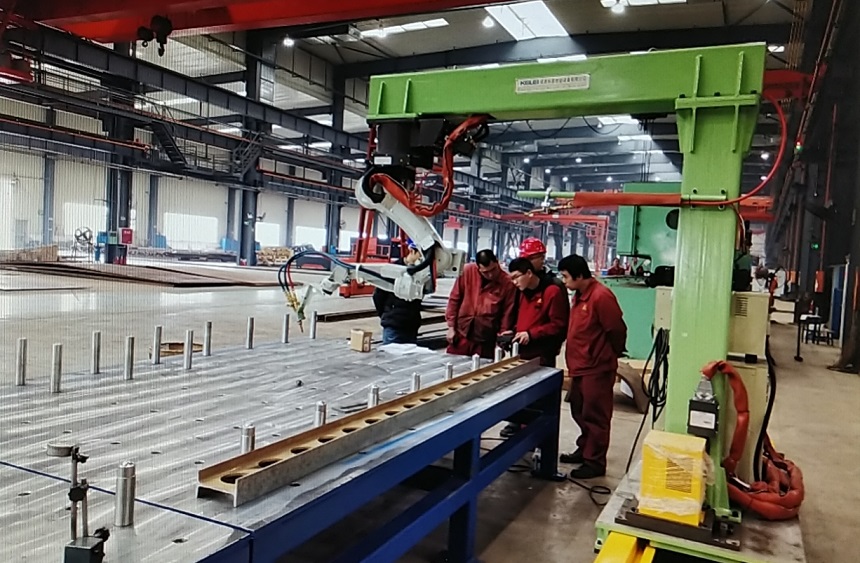 挖掘機(jī)、抓料機(jī)、抓鋼機(jī)、報(bào)廢汽車拆解機(jī)等系列產(chǎn)品加工機(jī)器人工作站