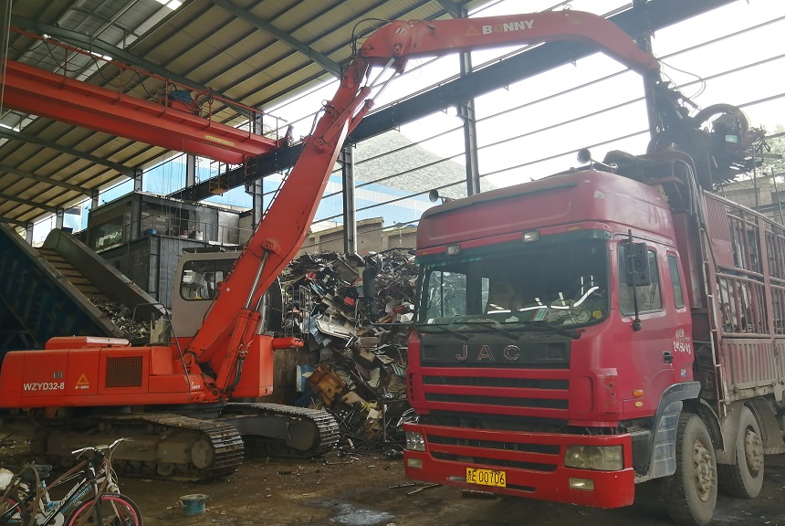32噸電動抓鋼機(jī).jpg