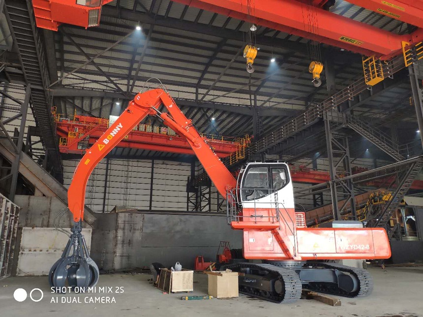 電動(dòng)抓鋼機(jī).jpg 電動(dòng)抓鋼機(jī).jpg