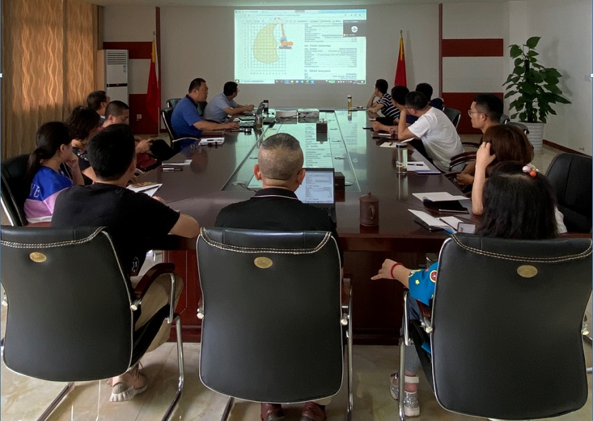 抓料機(jī)培訓(xùn).jpg 抓料機(jī)培訓(xùn).jpg