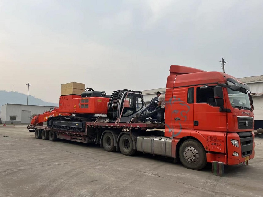 抓料機(jī)發(fā)車現(xiàn)場.jpg